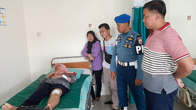 Srie Datiri terbaring di ruang perawatan akibat luka yang dialaminya saat menghindari aksi begal. (Juan)