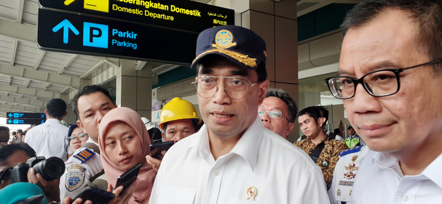 Menteri Perhubungan, Budi Karya Sumadi, saat meninjau  bandara Yogyakarta International Airport (YIA), Senin (17/2/2020). Foto: Erfanto