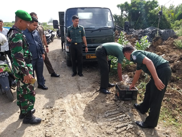Bom Mortir Sisa Perang Zaman Jepang Ditemukan di Tambak Warga di Banda Aceh (35999)