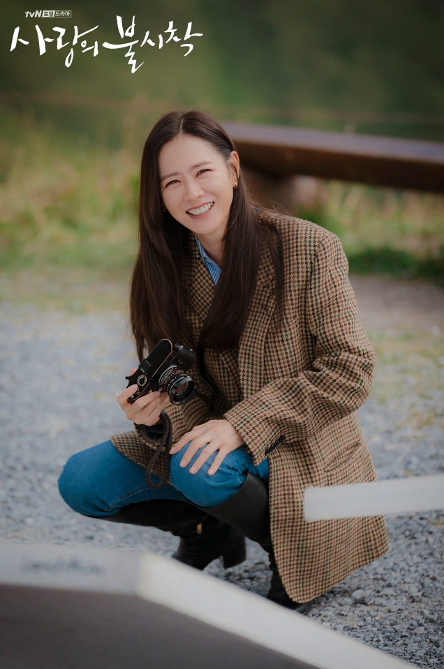 Gaya stylish Son Ye Jin di drama Korea Crash Landing on You. Foto: dok. tvN