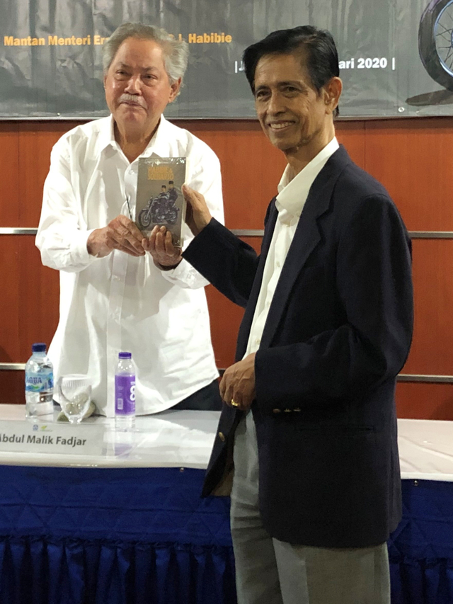 Peluncuruan buku 'Habibie & Soeharto' di The Habibie Center, Jakarta Selatan. Foto: Raga Imam/kumparan