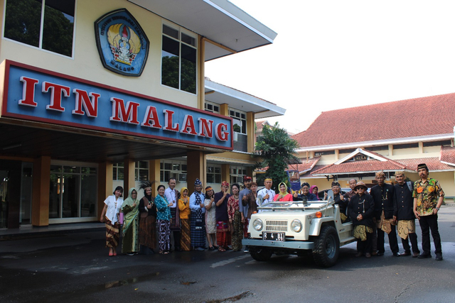 Redam Gesekan Antar Mahasiswa, ITN Malang Gelar Upacara Berbaju Adat Tiap Bulan (873534)