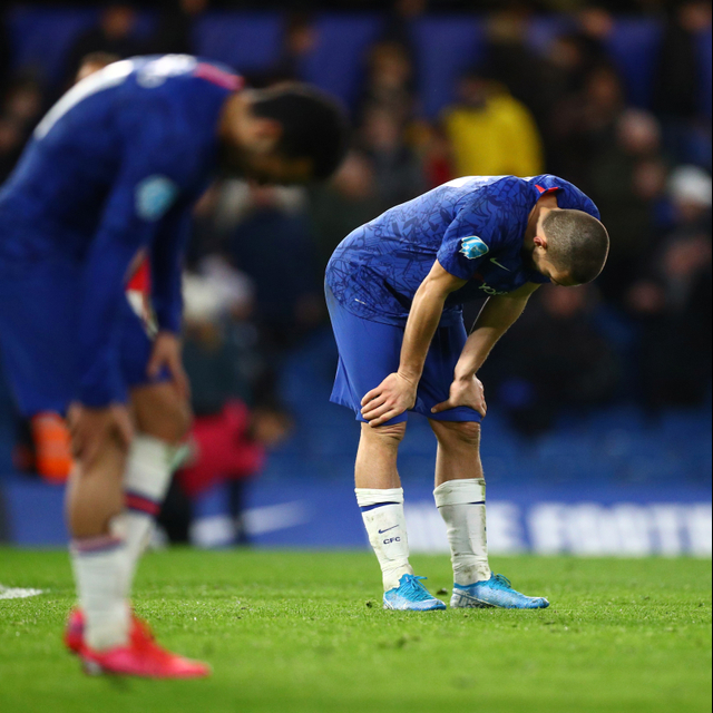 Chelsea kecewa usai laga versus Man United. Foto: REUTERS/Hannah McKay