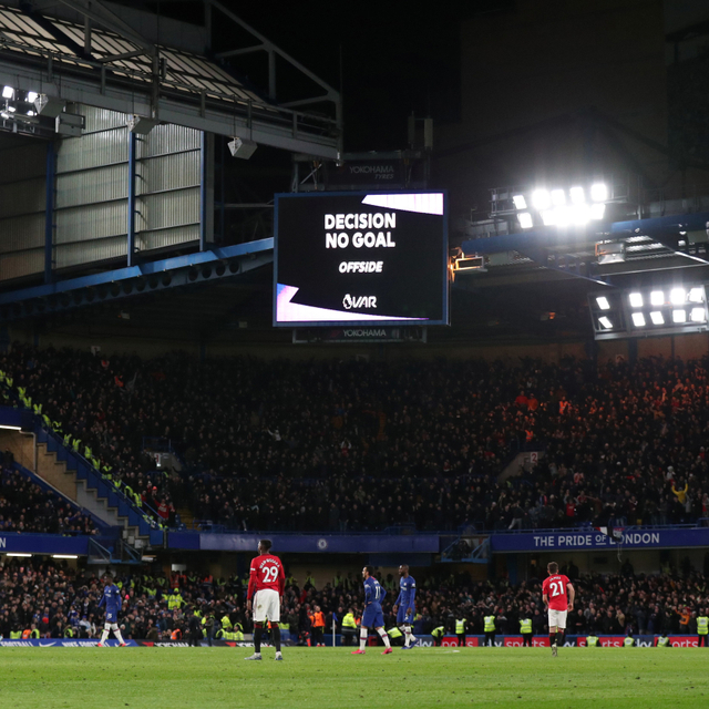Keputusan: Tidak gol untuk Chelsea di laga versus Man United. Foto: REUTERS/Hannah McKay