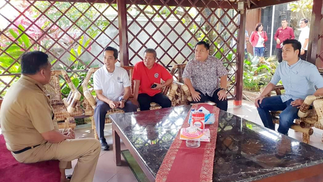 Manajemen tim Sulut United dipimpin Presiden Klub, Bima Sinung, menghadap Gubernur Sulawesi Utara, Olly Dondokambey (foto: istimewa)