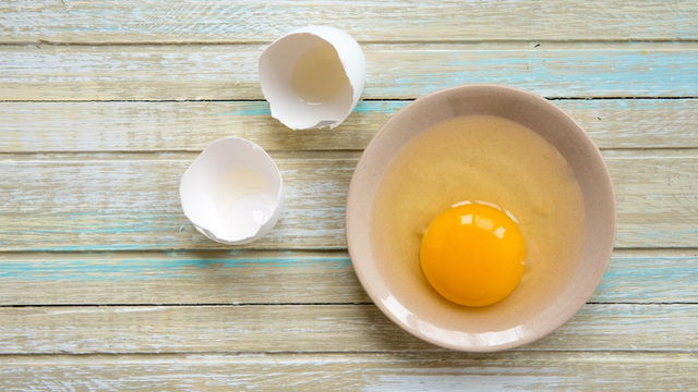 Telur mentah sebagai makanan pelancar ASI
