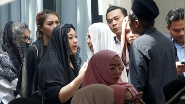 Jenazah meninggalkan rumah duka - Ashraf Sincalir - BCL