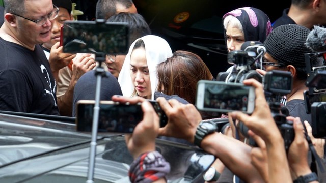 Jenazah meninggalkan rumah duka - Ashraf Sincalir - BCL
