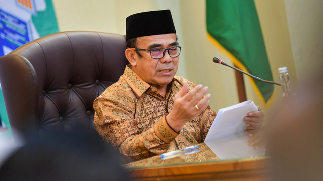 Menteri Agama Fachrul Razi memberi keterangan pers di Kantor Kementerian Agama, Jakarta, Selasa (18/2/2020). Foto: ANTARA FOTO/M Risyal Hidayat