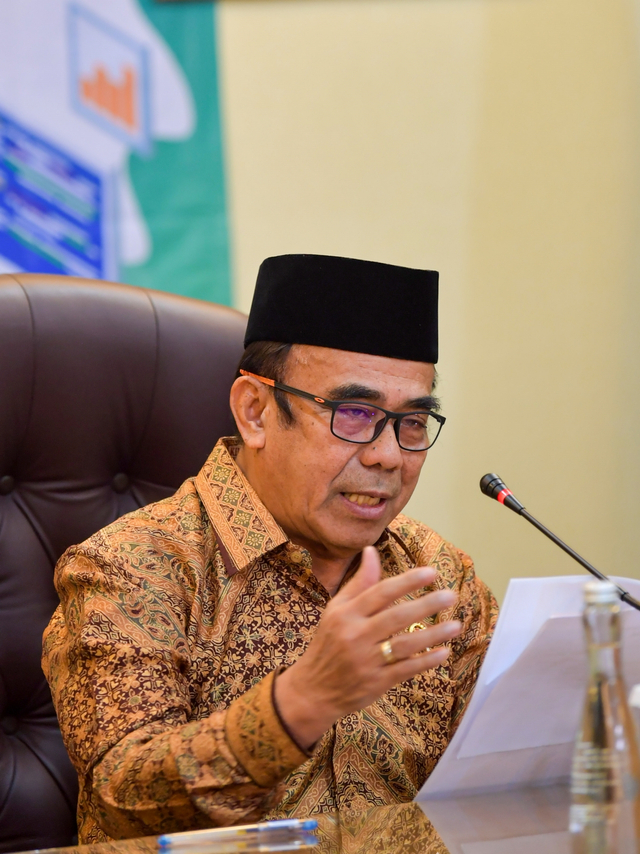 Menteri Agama Fachrul Razi memberi keterangan pers di Kantor Kementerian Agama, Jakarta, Selasa (18/2/2020). Foto: ANTARA FOTO/M Risyal Hidayat
