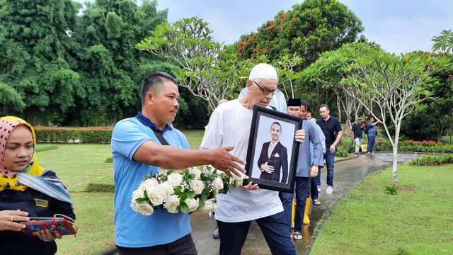 Pemakaman Ashraf Sinclair di San Diego Hills