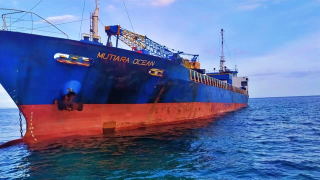 Kapal barang KM Mutiara Ocean, kandas di Perairan Teluk Tomini. Selasa, (18/2). Foto: Dok istimewa 