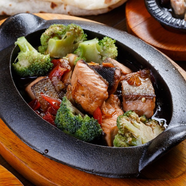 Resep masakan keluarga: Brokoli Salmon Saus Tiram Foto: Shutter Stock