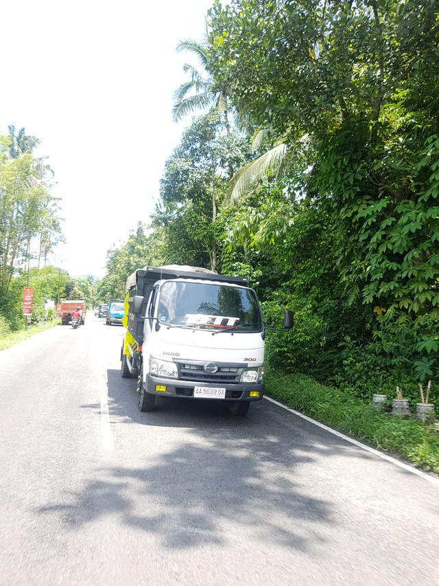 Polisi Akan  Tilang Truk  Pengangkut Pasir yang  Lewat  Jalan 