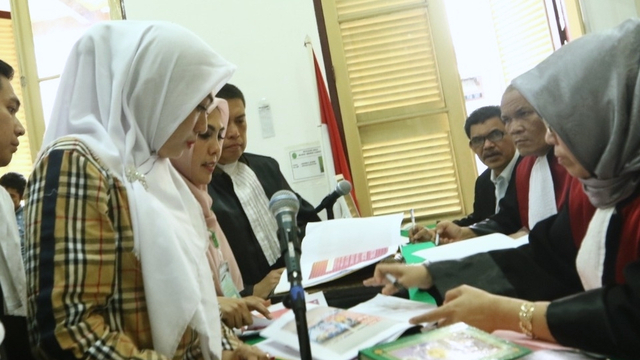 Wakil Ketua PDIP Medan Fitriani Manurung usai menjalani sidang sebagai saksi di Pengadilan Negeri Medan. Foto: Rahmat Utomo/kumparan