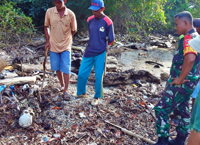 Penemuan kerangka manusia gegerkan warga Desa Botumobungo, Kecamatan Kwandang, Kabupaten Gorontalo Utara. Rabu, (19/2). Foto: Dok istimewa