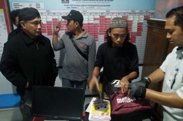 Narapidana kasus terorisme Setiawan Hadi Putra diperiksa sebelum bebas dari Lapas Ngawi. Dok: Jatimnow
