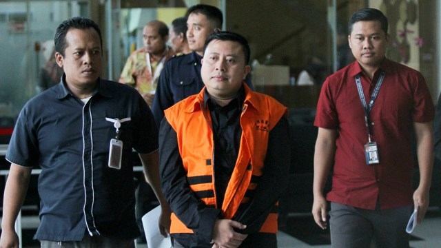 Tersangka Saeful Bahri usai menjalani pemeriksaan di Gedung KPK, Jakarta, Rabu (19/2).  Foto: Nugroho Sejati/kumparan