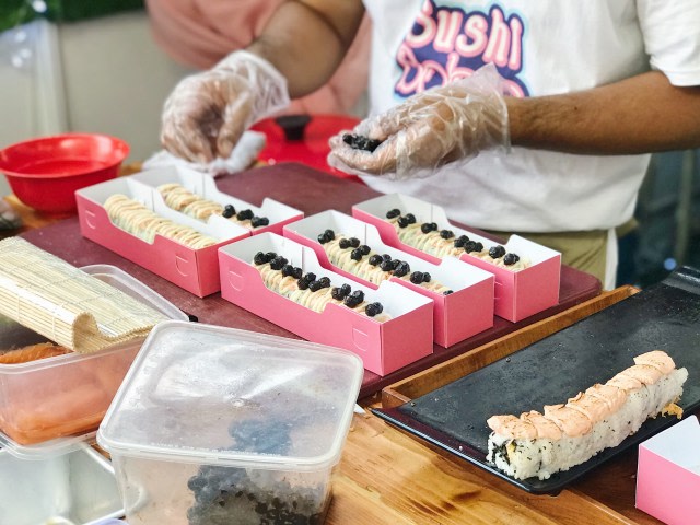 Ilustrasi sushi pakai boba. Foto: Toshiko/Kumparan