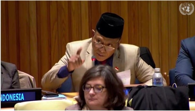 Anggota DPR RI  daerah pemilihan Papua, Komarudin Watubun berpidato pada Sidang Annual Parliamentary Hearing at the United Nations di Gedung PBB Amerika Serikat. (Dok: Komarudin Watubun)