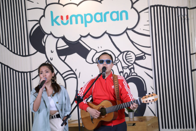 Foto: Lala Karmela dan Sandhy Sondoro Nyanyi Bareng di kumparan (1157286)
