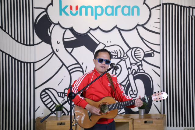 Foto: Lala Karmela dan Sandhy Sondoro Nyanyi Bareng di kumparan (1157287)