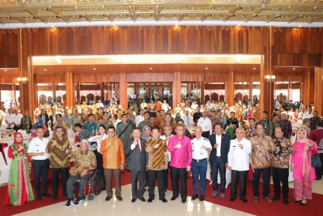 Foto bersama dalam Musrenbang Ragional Kalimantan 2020 di Pendopo Gubernur Kalbar, Rabu (19/2). Foto: Dok. Pemprov Kalbar