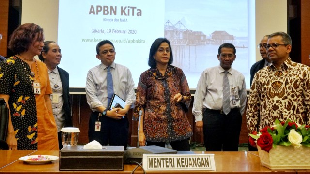 Menteri Keuangan Sri Mulyani (tengah) usai memaparkan realisasi APBN 2020 di Kementerian Keuangan, Jakarta, Rabu (19/2). Foto: Irfan Adi Saputra/kumparan