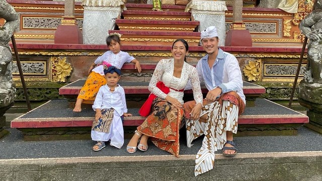 5 Pasangan Selebriti yang Rayakan Anniversary ke-10 Tahun Ini (3373)