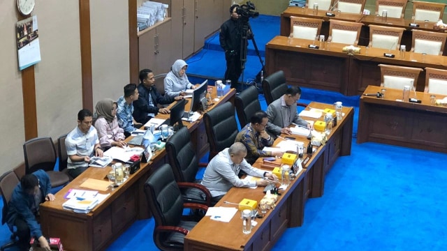 Bapeten dan Batan menghadiri rapat dengar pendapat (RDP) soal temuan zat radioaktif di Tangerang Selatan dengan Komisi VII DPR RI di Kompleks Senayan, Jakarta. Foto: Raga Imam/kumparan