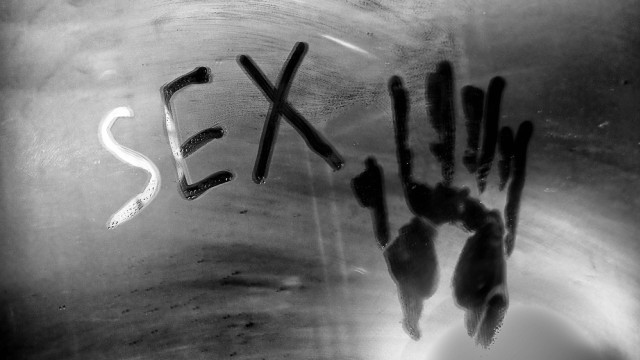 Ilustrasi berhubungan seks di kamar mandi. Foto: Shutterstock