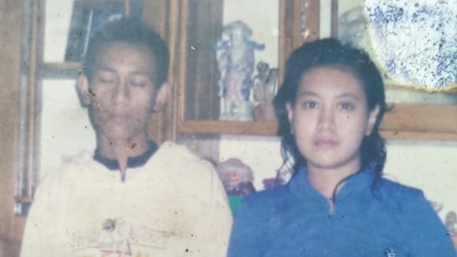 Ibu Jajang (kanan) bersama adiknya. Foto: Dok. Jajang Romansah