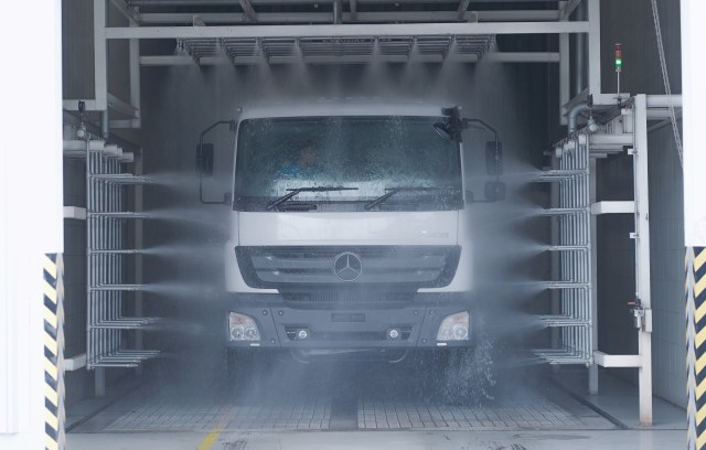 Truk Mercedes-Benz Axor di fasilitas perakitan Wanaherang, Bogor. Foto: Dok. Daimler Indonesia