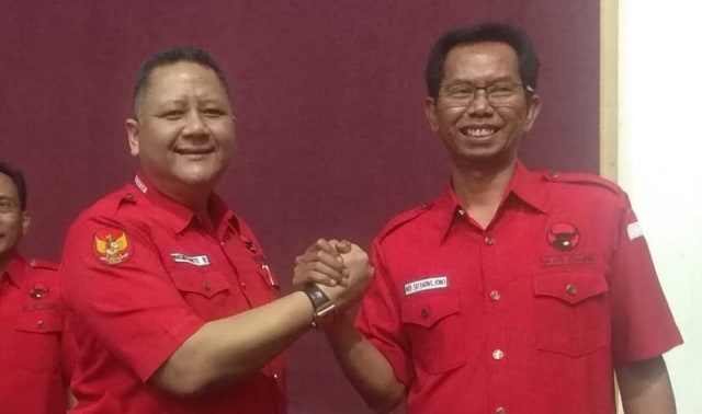 Whisnu Sakti Buana (kiri) dan Ketua DPC PDIP Surabaya Adi Sutarwijono