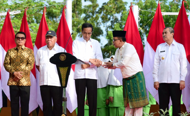 Presiden Jokowi tinjau dan resmikam MTs N 3 Pekanbaru. Foto: Muchlis Jr - Biro Pers Sekretariat Presiden