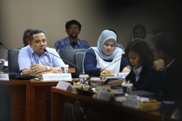 ﻿﻿Anggota Komite II DPD RI, Kepulauan Riau, H Dharma Setiawan, dalam rapat kerja bersama Kemenhub. Foto : Dok. Dharma S