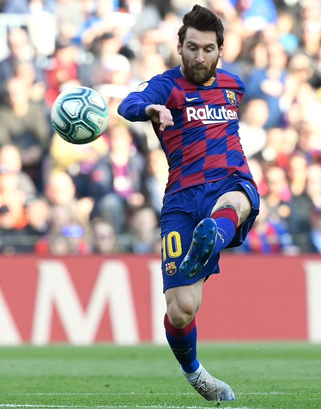 Aksi Messi di laga vs Getafe. Foto: AFP/Lluis Gene