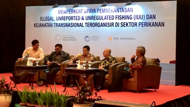 Diskusi panel memperkuat upaya pemberantasan ilegal, unreported, dan unregulated fishing (IUU) dan kejahatan transnasional di kelautan IOJI dan WRI. Foto: Paulina Herasmaranindar/kumparan