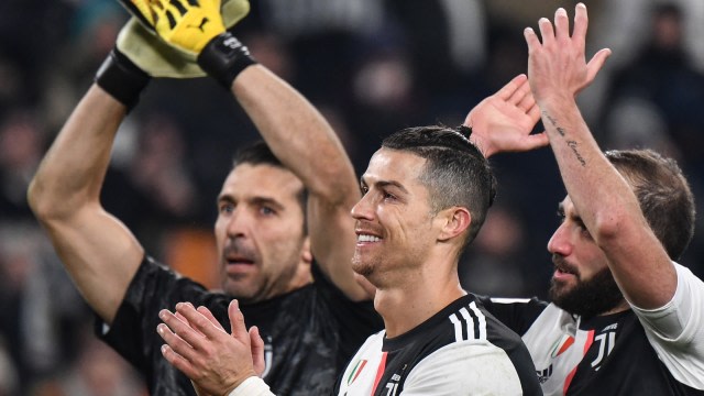 Tiga bintang Juventus, Gigi Buffon, Cristiano Ronaldo, dan Gonzalo Higuain.. Foto: AFP/Marco Bertorello