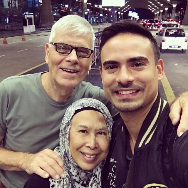 Ashraf Sinclair dan kedua orang tuanya. (Foto: Instagram @dida_sinclair)
