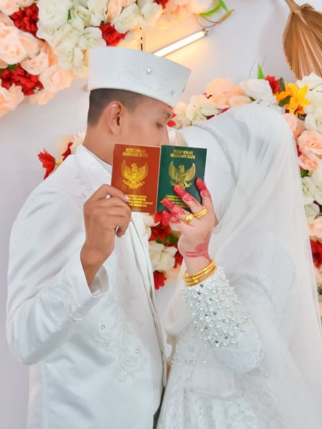 Teuku Murizal Saputra dan Maya Karmila menikah. Dok. Murizal