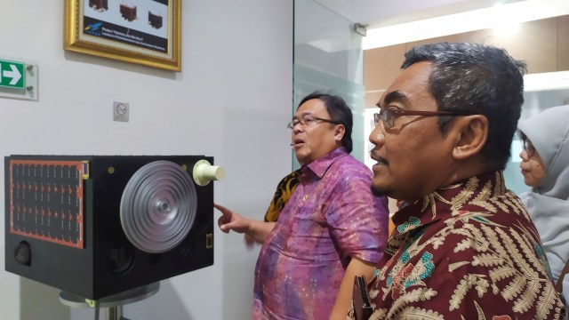 Bambang Brodjonegoro, Menteri Riset dan Teknologi sekaligus Kepala BRIN, dalam acara peresmian Laboratorium Anechoic Chamber.  Foto: Habib Allbi Ferdian/kumparan