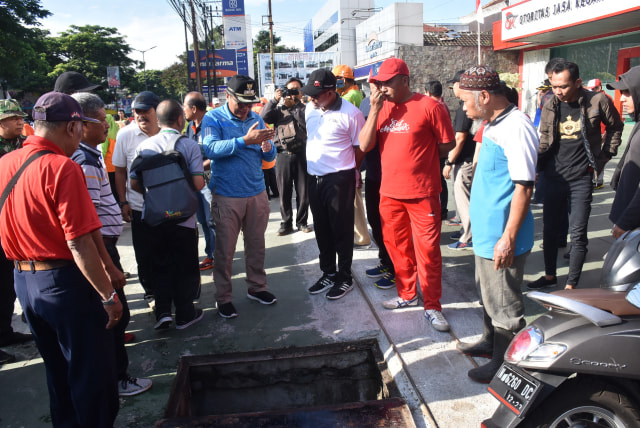Wakil Wali Kota Malang Sofyan Edi Jarwoko dan Kepala OJK Sugiarto Kasmuri dalam acara GASS, Jum'at (21/2). Foto: dok. Humas.