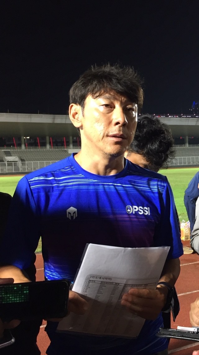 Pelatih Timnas Indonesia Shin Tae-yong setelah Timnas beruji coba kontra Persita di Stadion Madya, Jumat (21/2/2020). Foto: Ferry Adi/kumparan