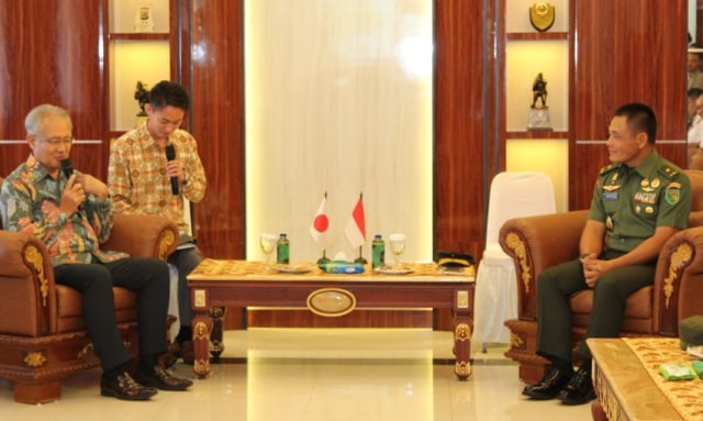 Duta besar Jepang untuk Indonesia, H.E.Mr.Ishii Masafumi dalam pertemuan dengan Kasdam XVII Cenderawasih, Brigjen TNI Irham Waroihan di Jayapura.  (Dok: Pendam XVII/Cenderawasih)