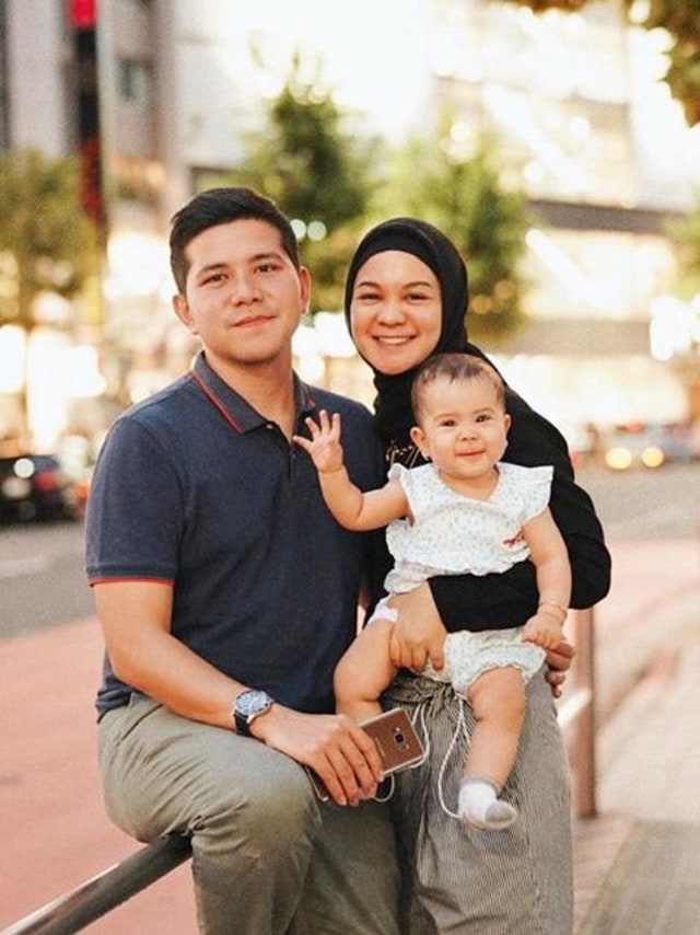 Tantri Namirah, Haykal Kamil, dan anaknya. Foto: Instagram/@tantrinamirah