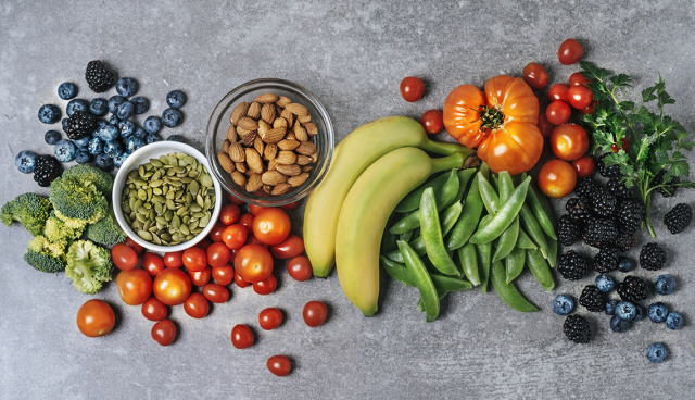 https://www.aarp.org/health/healthy-living/info-2019/low-carb-vs-low-fat-diet.html