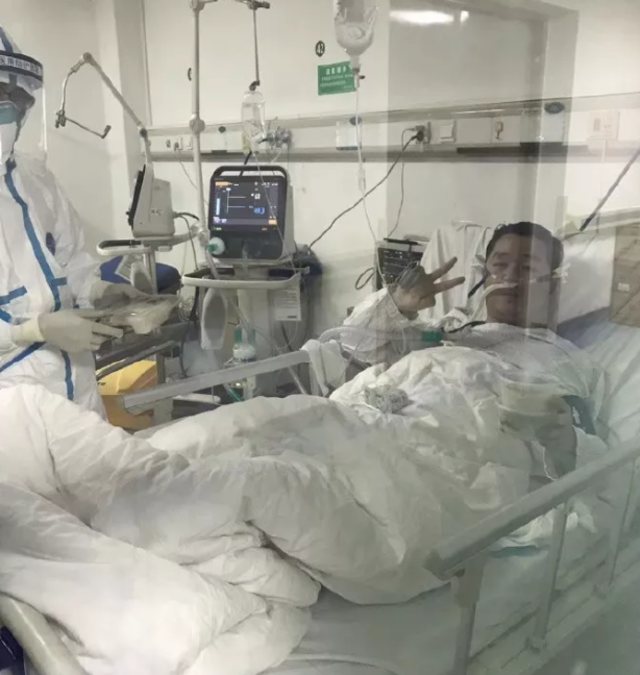 Dokter Peng Yinhua yang meninggal dunia setelah tertular virus corona. Foto: Facebook People's Daily China