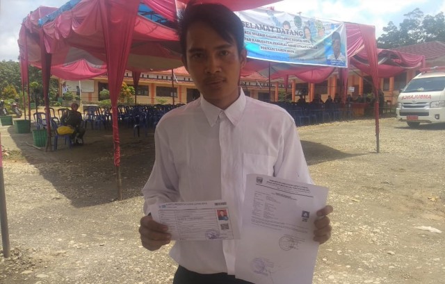 CPNS asal Kabupaten Empat Lawang, Sumsel pasrah gagal menjadi PNS sebelum mengikuti ujian, Sabtu (22/2). 
