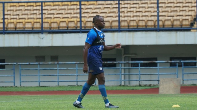 Bek Persib Bandung Victor Igbonefo (Foto: Ananda Gabriela)